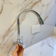 Grifería Monocomando Curva en Acero KM-002 – Estilo Versátil para Cocina o Baño