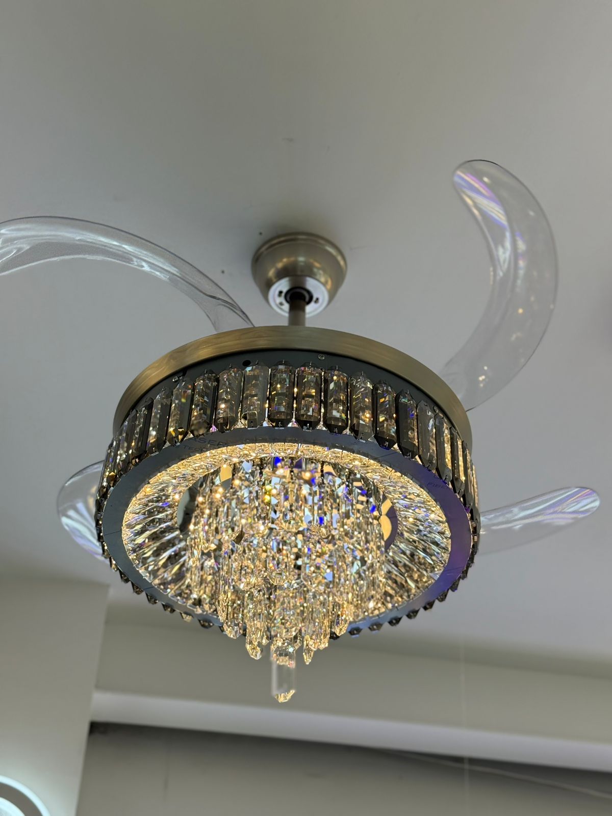 Lámpara Ventilador LED Chandelier de Cristal Retráctil – Ventilador de Techo Moderno con Control Remoto