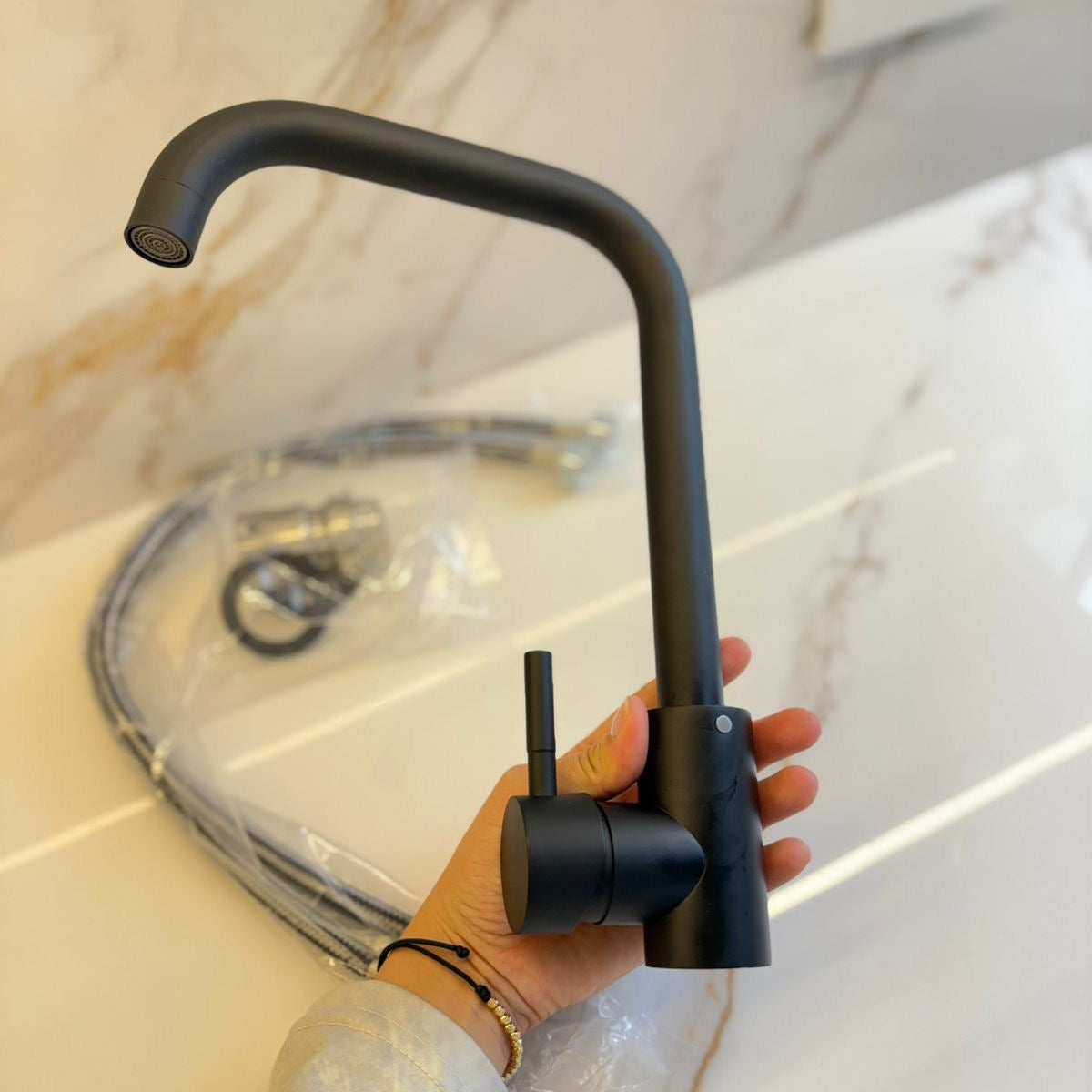 Grifo KM-AN06 – Elegancia Negra para Cocinas con Estilo