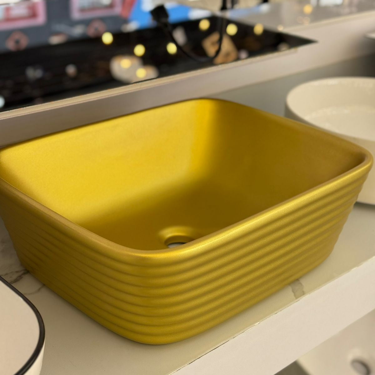 Lavamanos Dorado Texturizado – Audacia y Estilo en Cada Detalle KM-124