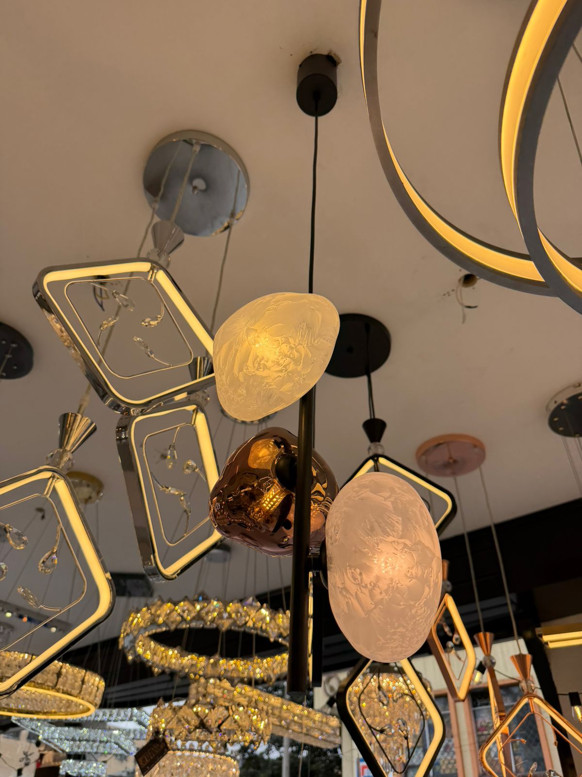 Lámpara Colgante Artística de Vidrio Grabado y Cristal Ámbar | Diseño Escandinavo Moderno LED