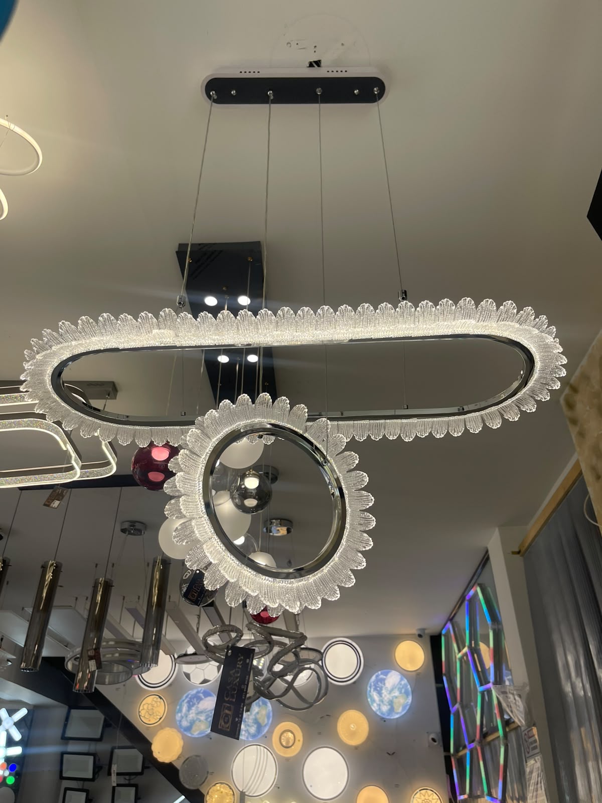 Lámpara Colgante LED Oval & Circle Crystal Cromada | Diseño Moderno de Lujo para Comedor y Sala