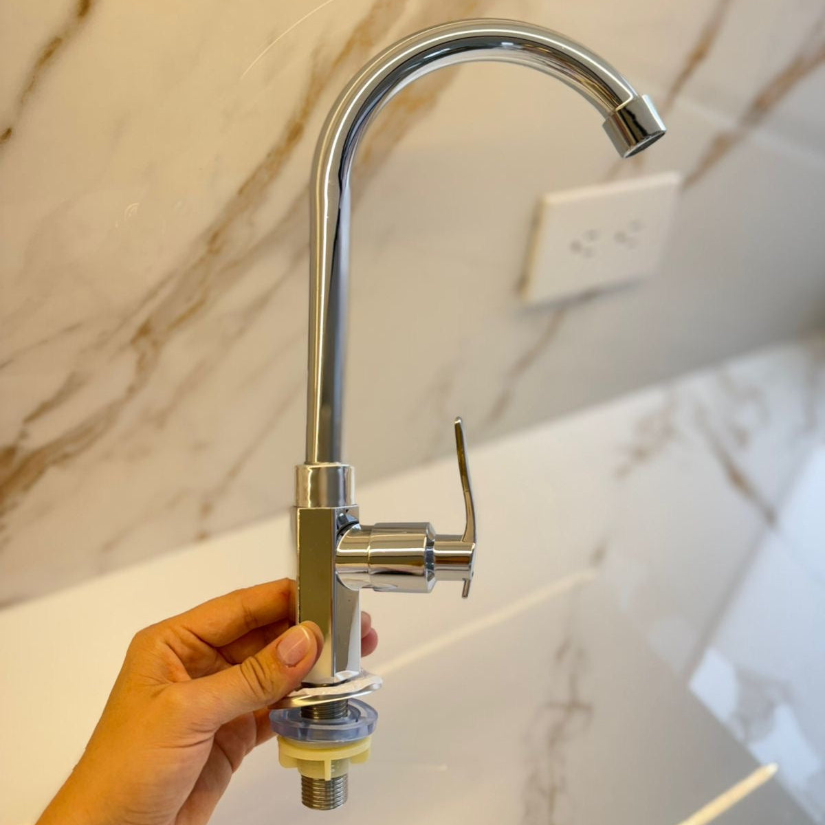 Grifo KM-AN26 – Brillo y Altura para Cocinas con Estilo