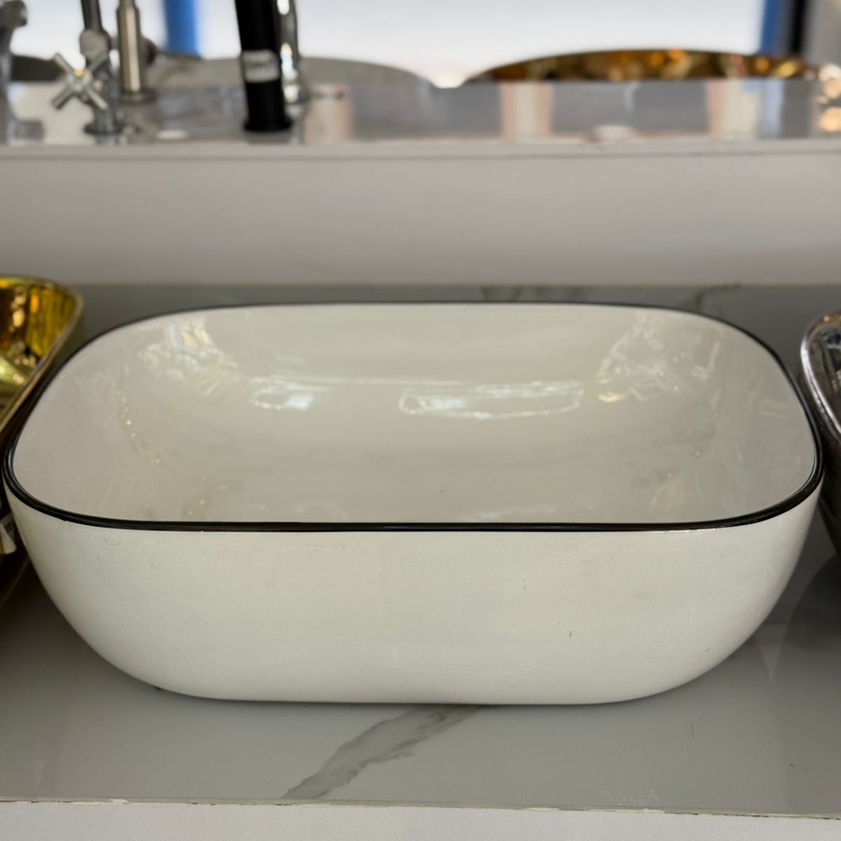 Lavamanos de Cerámica Blanca - Diseño Minimalista y Elegante